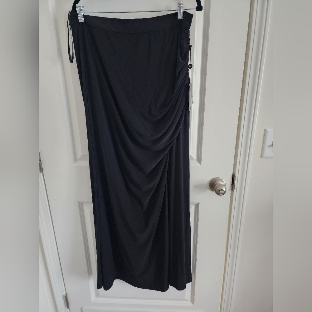 Elegant Black Maxi Skirt With Sexy Front Slit By Adrianna Papell. Size 16. NWT.